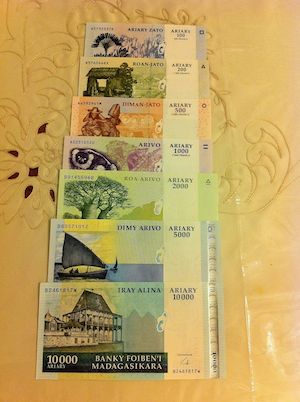 100, 200, 500, 1,000, 2,000, 5,000, 10000, 20000  Ariary  UNC 7 Banknote Set